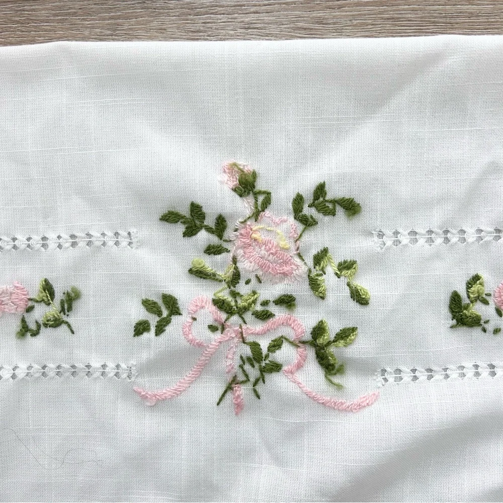 Embroidered White‎ Floral Peach Crochet Trim Hand-towel Bathroom Powder-room